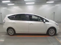 Toyota PRIUS ALPHA лот № 30332 оценка RA  с аукциона в Японии 2