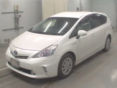 Toyota PRIUS ALPHA  с аукциона в Японии
