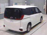 Toyota NOAH лот № 30257 оценка 4.5  с аукциона в Японии 1