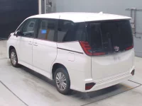 Toyota NOAH лот № 30257 оценка 4.5  с аукциона в Японии 5