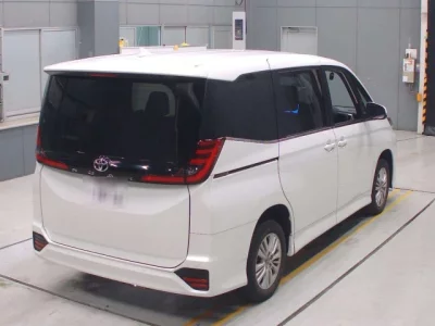 Toyota NOAH  с аукциона в Японии