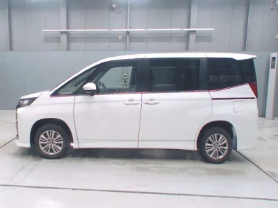 Toyota NOAH  с аукциона в Японии