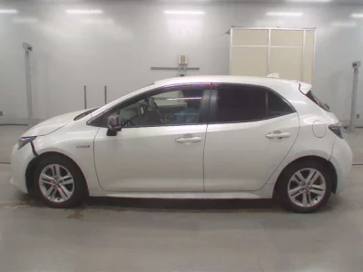 Toyota COROLLA SPORT  с аукциона в Японии