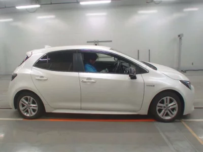 Toyota COROLLA SPORT  с аукциона в Японии