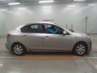 Mazda AXELA лот № 40112 оценка 3  с аукциона в Японии 2