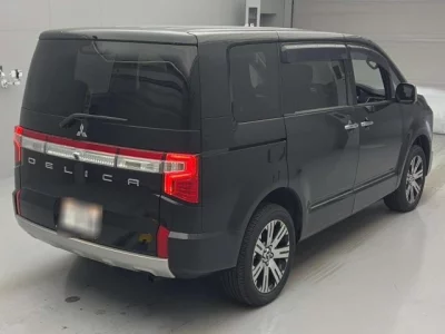 Mitsubishi DELICA D5
