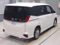 Toyota NOAH лот № 30259 оценка 4.5  с аукциона в Японии 1