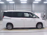 Toyota NOAH лот № 30259 оценка 4.5  с аукциона в Японии 2