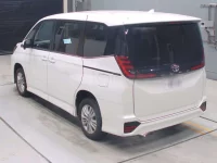 Toyota NOAH лот № 30259 оценка 4.5  с аукциона в Японии 5