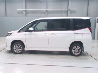 Toyota NOAH  с аукциона в Японии