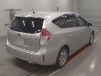 Toyota PRIUS ALPHA лот № 30341 оценка 4  с аукциона в Японии 1