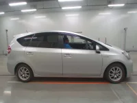 Toyota PRIUS ALPHA лот № 30341 оценка 4  с аукциона в Японии 2