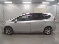 Toyota PRIUS ALPHA лот № 30341 оценка 4  с аукциона в Японии 3