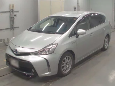 Toyota PRIUS ALPHA  с аукциона в Японии