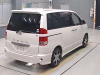 Toyota NOAH лот № 30276 оценка 4  с аукциона в Японии 1