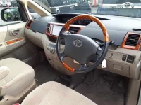 Toyota NOAH лот № 30276 оценка 4  с аукциона в Японии 6