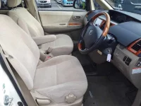 Toyota NOAH лот № 30276 оценка 4  с аукциона в Японии 7