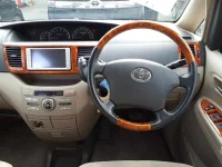Toyota NOAH лот № 30276 оценка 4  с аукциона в Японии 8