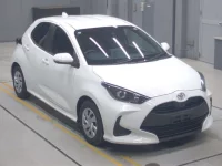 Toyota YARIS лот № 30292 оценка 4.5  с аукциона в Японии 4