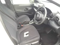 Toyota YARIS лот № 30292 оценка 4.5  с аукциона в Японии 7