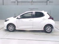 Toyota YARIS лот № 30292 оценка 4.5  с аукциона в Японии 3