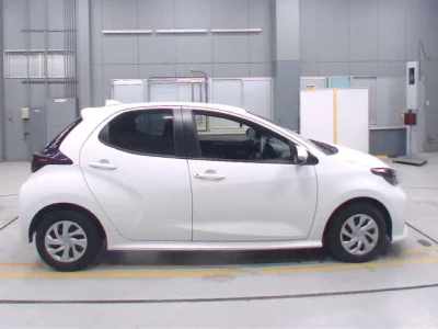Toyota YARIS  с аукциона в Японии