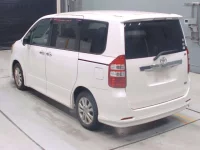 Toyota NOAH лот № 30291 оценка 4  с аукциона в Японии 5