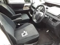 Toyota NOAH лот № 30291 оценка 4  с аукциона в Японии 7
