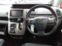 Toyota NOAH лот № 30291 оценка 4  с аукциона в Японии 8