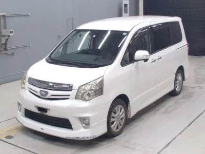 Toyota NOAH  с аукциона в Японии