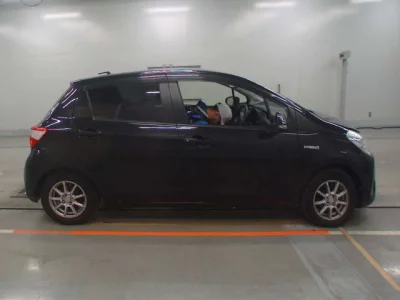 Toyota VITZ  с аукциона в Японии