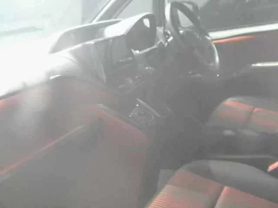 Toyota VOXY  с аукциона в Японии