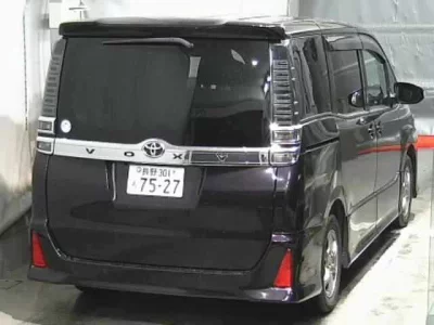 Toyota VOXY  с аукциона в Японии