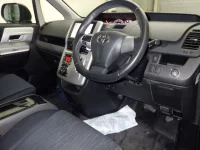 Toyota NOAH лот № 2085 оценка 3.5  с аукциона в Японии 2