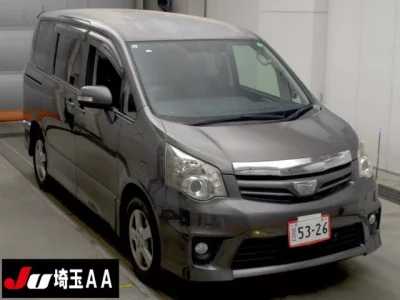 Toyota NOAH  с аукциона в Японии