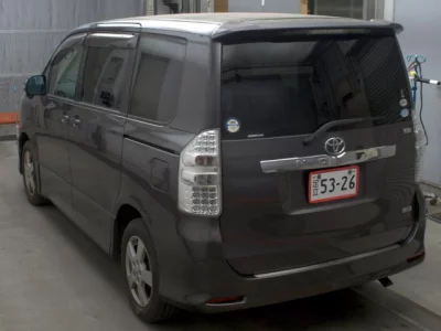 Toyota NOAH  с аукциона в Японии