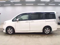 Honda STEP WAGON лот № 2042 оценка 3  с аукциона в Японии 3