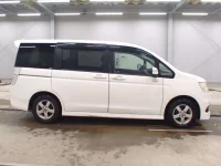 Honda STEP WAGON лот № 2042 оценка 3  с аукциона в Японии 2