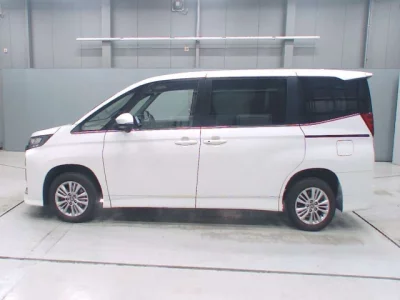 Toyota NOAH  с аукциона в Японии