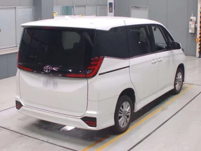 Toyota NOAH  с аукциона в Японии
