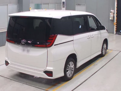 Toyota NOAH  с аукциона в Японии