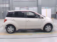 Toyota IST лот № 30306 оценка R  с аукциона в Японии 2