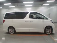 Toyota ALPHARD лот № 30404 оценка 3.5  с аукциона в Японии 2