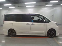 Toyota NOAH лот № 30407 оценка 3.5  с аукциона в Японии 2