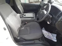 Toyota HIACE VAN лот № 30332 оценка R  с аукциона в Японии 7