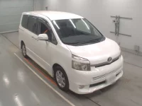 Toyota VOXY лот № 30418 оценка 4  с аукциона в Японии 4