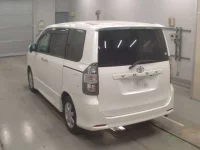 Toyota VOXY лот № 30418 оценка 4  с аукциона в Японии 5