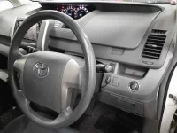 Toyota VOXY лот № 30418 оценка 4  с аукциона в Японии 6