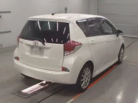 Toyota RACTIS лот № 30417 оценка 4  с аукциона в Японии 1