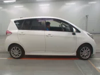 Toyota RACTIS лот № 30417 оценка 4  с аукциона в Японии 2